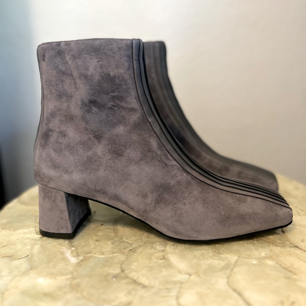 NWOT Jeffrey Campbell grey square tow boots